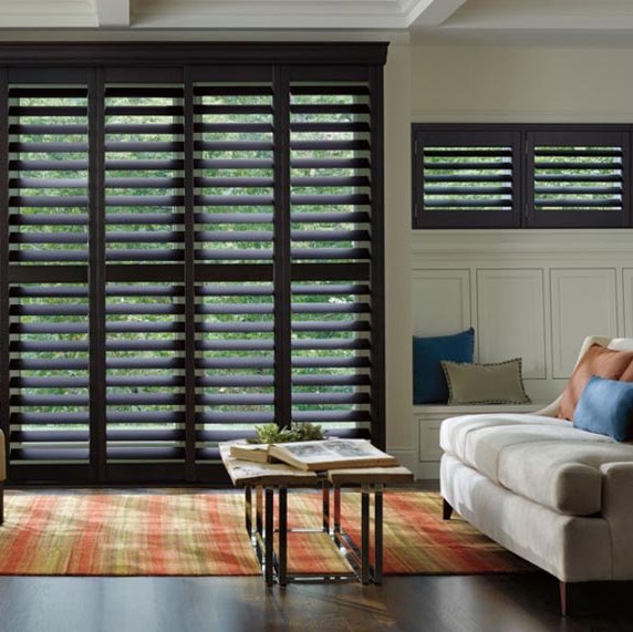 Window treatments at Robert's Flooring in Gretna, LA